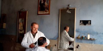 Lehtësimi i masave: Ja kur do të nisin të punojnë berberët, parukeritë, qendrat tregtare, lokalet dhe klinikat dentare