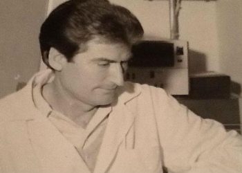 “Doktor është pj**dhur”: As që më ka shkuar në mendje që të kthehem si mjek, të ndihmoj kundër koronavirusit. Ku marr vesh unë tani