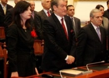 I pagëzuari nga Saliu “Kaçi i Zi” përhap panik për shqiptarët si Saliu: Shqipëria mund të përballet me urinë, do vdesim për bukë!