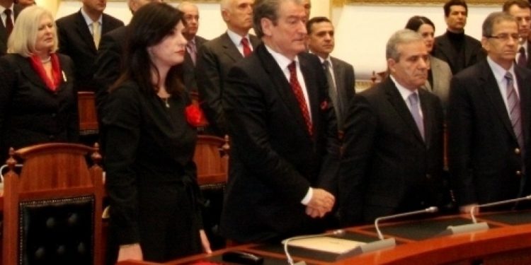 I pagëzuari nga Saliu “Kaçi i Zi” përhap panik për shqiptarët si Saliu: Shqipëria mund të përballet me urinë, do vdesim për bukë!