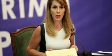 Majlinda Bregu zbulon sfidën e radhës: “Sigurisht, do të kalojë kjo çmenduri, mos më thoni s’kemi ku të shkojmë”!