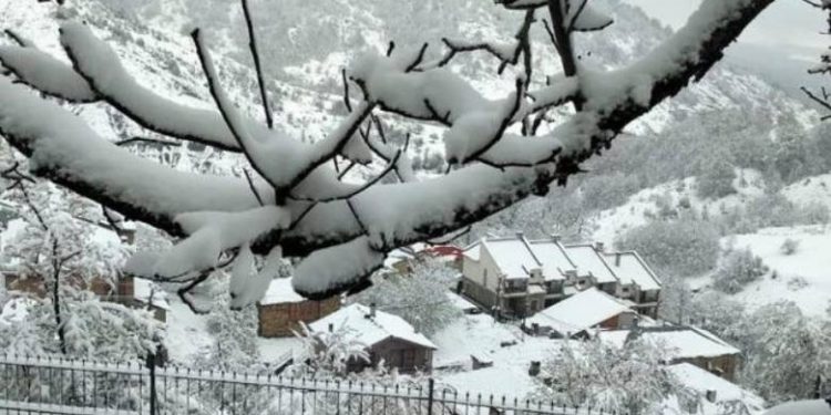 Dëborë në pranverë, zbardhet zona turistike në vend