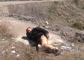 E pabesueshme në kohë izolimi/ Endacaku udhëton nga Tirana drejtim të Dibrës në këmbë për 2 ditë: Nuk më ndali askush në rrugë