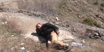 E pabesueshme në kohë izolimi/ Endacaku udhëton nga Tirana drejtim të Dibrës në këmbë për 2 ditë: Nuk më ndali askush në rrugë