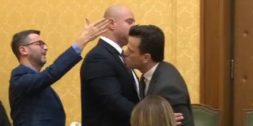 Çfarë niveli si ish deputet! Agroni i call center-ave del me ide origjinale për krizën: Qeveria të shtypë para