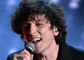 VIDEO/ “Lule Velo partizani”, Ermal Meta sjell në italisht kolonën zanore të filmit të njohur