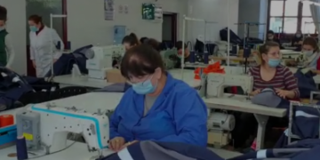 Mercedez Benz kërkon prodhimin e 30 milionë maskave, nga Shqipëria