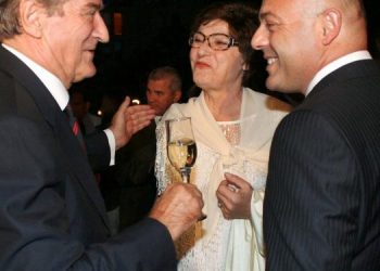 Albani, mësuesit dhe Blendi Fevziu