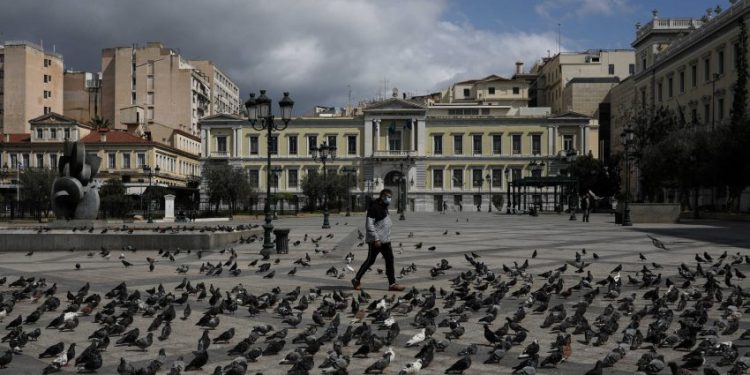 Grekët po i tregojnë botës si duhet reaguar ndaj Covid-19