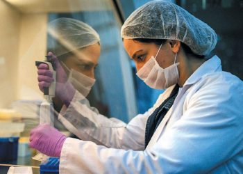 Greqia nis testimin e një mjekimi të mundshëm për Covid-19