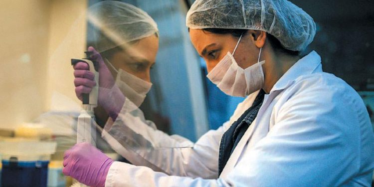 Greqia nis testimin e një mjekimi të mundshëm për Covid-19