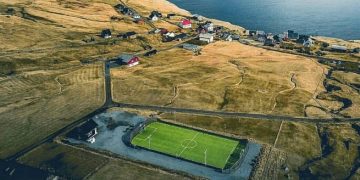 Ishujt “e lumtur” fillojnë kampionatin me dy muaj vonesë. Zbuloni rregullat e çuditshme