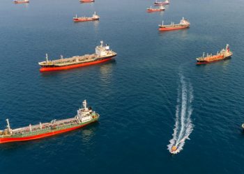 VIDEO/ Pamje të pabesueshme: Supertankerët në det që s’kanë ku e çojnë naftën