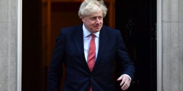 Boris Johnson nuk ka pneumoni! Dilema për valixhen bërthamore, kush i mban kodet?!