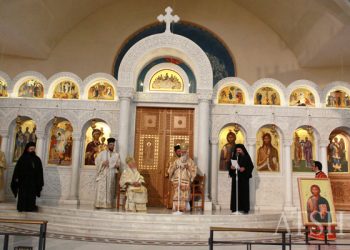 Dokumenti/ Shkurt 1950-të, kur Kongresi i III-të i Kishës Orthodokse, ndryshonte statutin, nën thirrjet: “Rroftë Stalini i madh dhe Enver Hoxha”