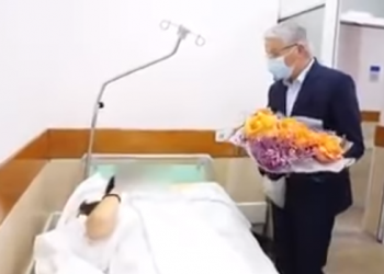 Buqetë me lule nga ministri Lleshaj për vajzën që u plagos gabimisht gjatë kapjes së vrasësit të shumëkërkuar: Shpëtoi jetën e një tjetër kalimtari