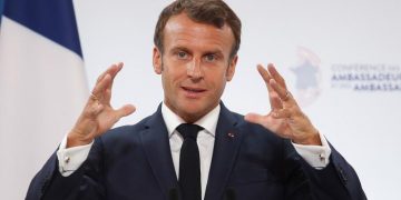 Macron tregon bisedat me liderët botërorë: Janë për armëpushim, besoj se Putin do jetë dakord