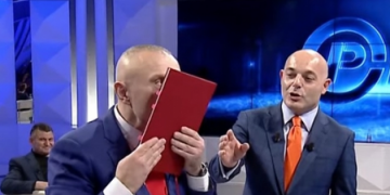 “Megjithatë, kjo mazhoranca i ka kapur institucionet”, Meta “qetëson” demokratët e tërbuar nga afrimi me Ramën: Aksioni im ka qenë, është dhe do jetë në mbrojtje të Kushtetutës