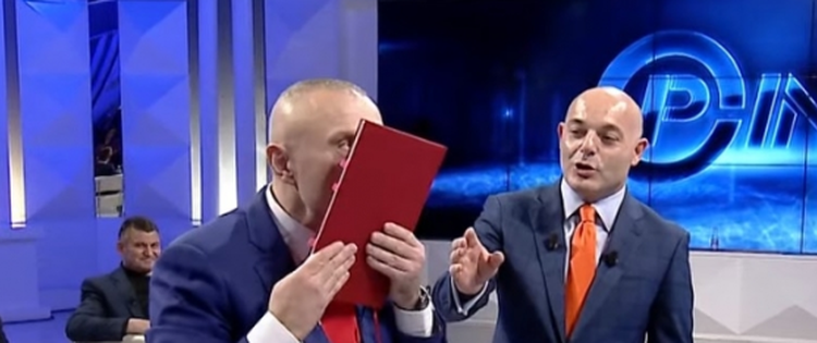 “Megjithatë, kjo mazhoranca i ka kapur institucionet”, Meta “qetëson” demokratët e tërbuar nga afrimi me Ramën: Aksioni im ka qenë, është dhe do jetë në mbrojtje të Kushtetutës