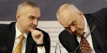 Zot na lër coronën më mirë, nëse kjo është dashuria e radhës!