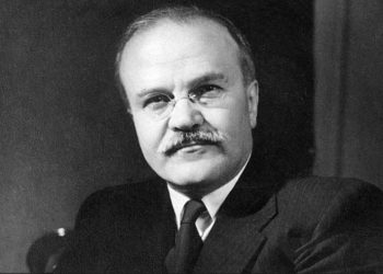 Mbi një vrasës masiv të quajtur Molotov  dhe historinë e gruas së tij Polina