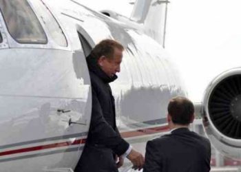 Do shkojë ne shtëpinë time! Pacolli mbërrin me avionin privat në Prishtinë! Ministri pa mandat i Albini harroi kërcënimin e djeshëm