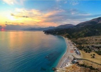 Pushimet këtë vit, vetëm në Shqipëri: Udhëtimet jashtë vendit, vetëm pas 6 muajsh?