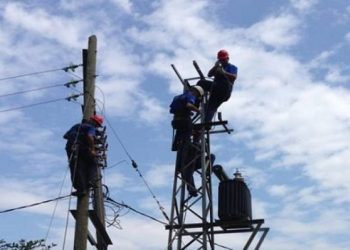 Festë në Tropojë, OSHEE lidh energjinë elektrike pas 30 vitesh në një fshat! Byberi: Ditë e shënuar! (Do përshëndesë Berisha vendlindjen e tij)