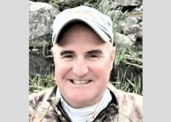 Vdes nga koronavirusi protestuesi anti-karantinë, që quante epideminë “komplot politik”