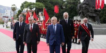 Rama, fjalë “mjalti” për Metën: Presidenti është bërë njësh me popullin, meriton respekt