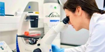 Koronavirusi, zbulohet motori që e shumëfishon. Shkenca: “Tani është më e lehtë të gjesh ilaçe”