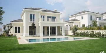 Lagjja e të pasurve në Tiranë, që ka lënë pa punë gratë e fshatit