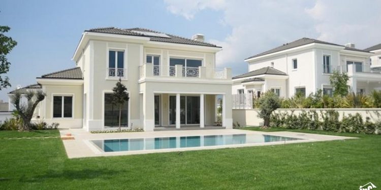 Lagjja e të pasurve në Tiranë, që ka lënë pa punë gratë e fshatit