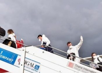 Ndihma e dytë e Shqipërisë me 60 mjekë dhe infermierë, jehonë në median italiane