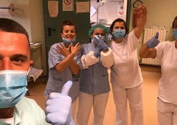 Nisin punën 60 infermierët shqiptarë në Itali, Manastirliu nxjerr fotot: Do shërbejnë në zonat ku ka më shumë nevojë