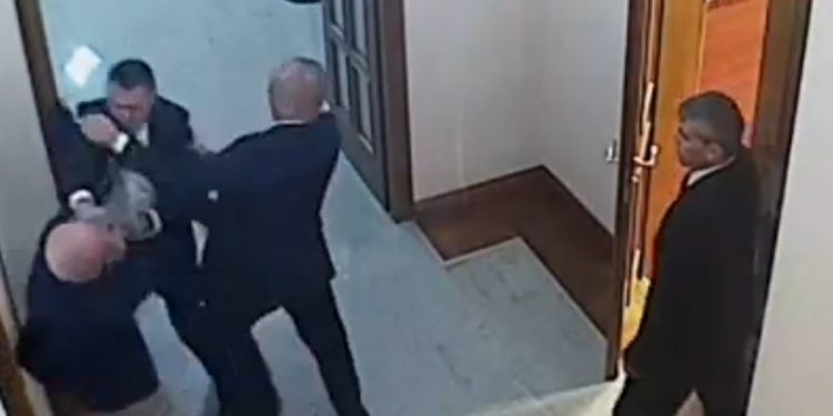 “Unë nuk vdes njerëz si ju”! Doktor Skënder Bratajt “sqaron” Strazon e PD-së: Pse zgjodha t’i përgjigjem një ordineri?!