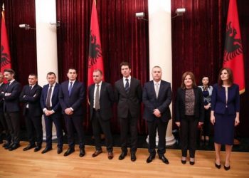 Rrogat deri në 5 milion: Kuvendi u kërkon ta përgjysmojnë, super të paguarit as marrin mundimin të kthejnë përgjigje