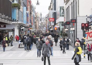 “Sfidoi” koronavirusin me eufori: Tani Suedia përgatitet për më të keqen