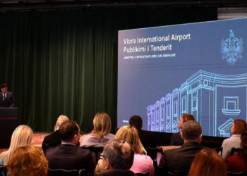 Qeveria pezullon tenderin ndërkombëtar për aeroportin e Vlorës