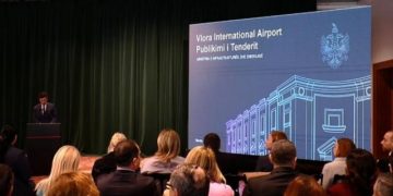 Qeveria pezullon tenderin ndërkombëtar për aeroportin e Vlorës