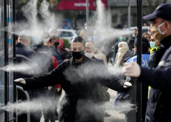 Mes fotove më të mira të ditës, “The Guardian” zgjedh një nga Tirana!