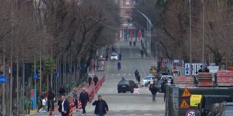 “Piku i pandemisë në Shqipëri ka kaluar”