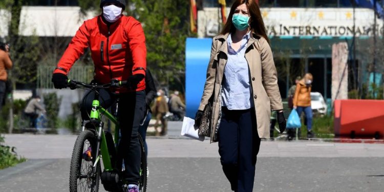 Në Shqipëri vijon prirja pozitive për dalje nga pandemia! Europa dejt pikut dhe zbritjes së infektimit