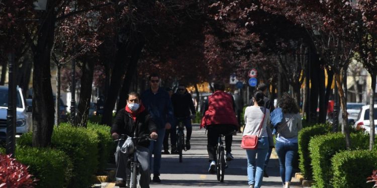 Deklaratë mjeku apo sharlatani: E kemi kaluar pikun që në Shkurt! Shqiptari është më rezistente ndaj viruseve të reja …për shkak të mos deformimit të imunitetit nga vaksinat!