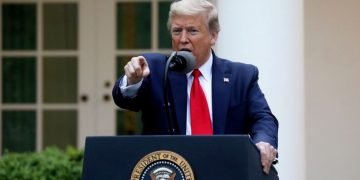 Paralajmëron Trump: Kina mund të përballet me pasoja për përhapjen e COVID-19