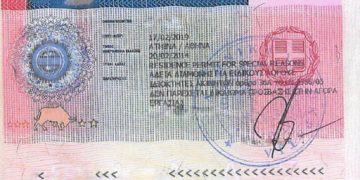 Shtyhen lejet e qëndrimit dhe kartat e aplikuesve për azil në Greqi