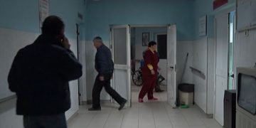 Stafi i Urgjencës së Lezhës refuzoi shpërblimin! Rama: 1000€ mbi pagën nuk janë për mjekët që janë brenda detyrës por për ata që janë në vijën e zjarrit Mos u bëni mashë politike se do pendoheni!