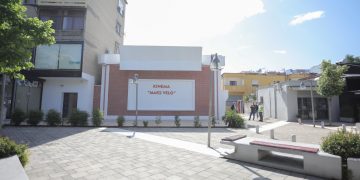 Përurohet kinemaja “Maks Velo” në Laprakë, e projektuar nga vetë arkitekti në vitet ‘70