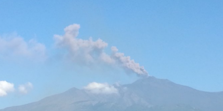 Etna nis aktivitetin shpërthyes, reja vullkanik arrin 4500 metra lartësi