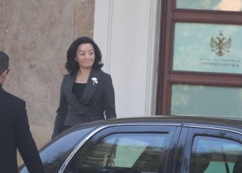 Debati politik në vend është ndezur/ Yuri Kim shkon ne Kryeministri